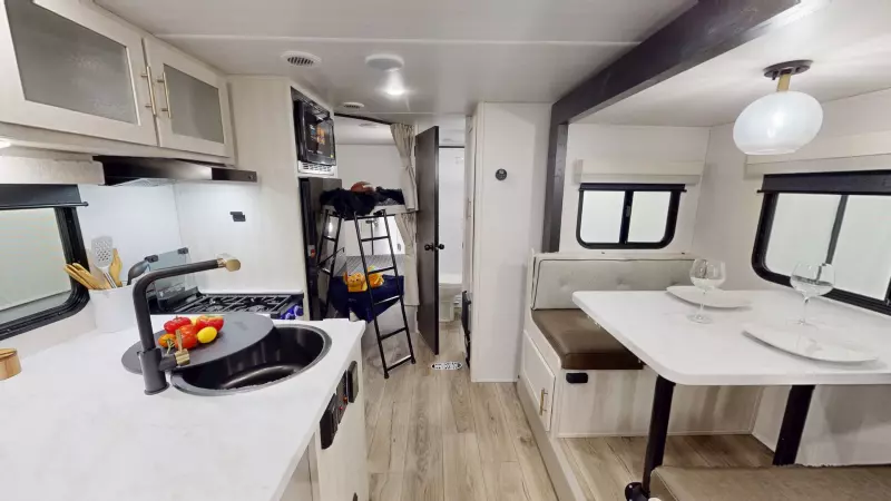 r-pod Main Room